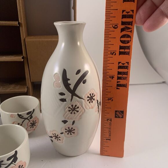 Japan Arita 5 PCS Sake Set Decanter Hand Painted Floral In Original Box - Picture 3 of 6